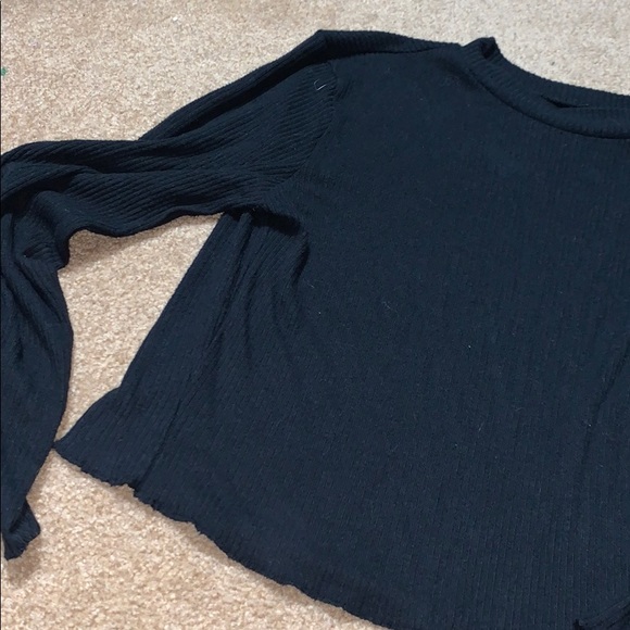 Knitted soft black cropped long sleeve - Picture 2 of 3
